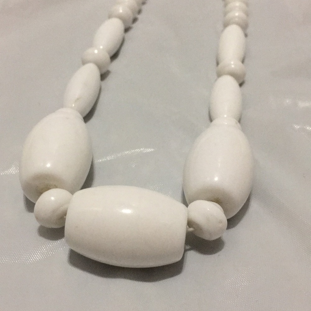 3/$10 - White beaded necklace